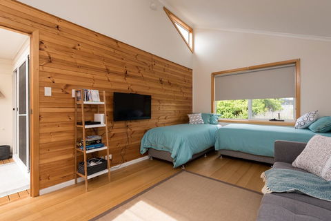 Penguin Beach House - Dentist Find 5