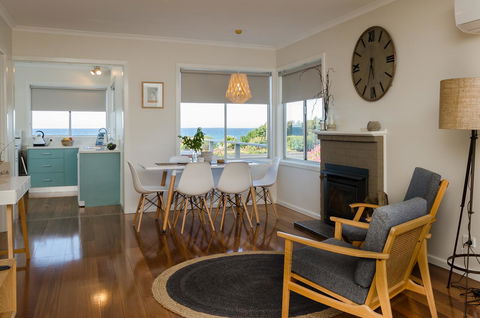 Penguin Beach House - Dentist Find 11