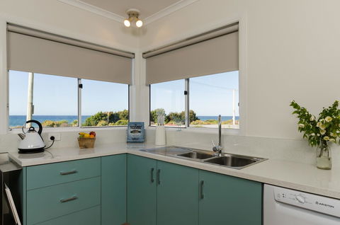 Penguin Beach House - Dentist Find 9