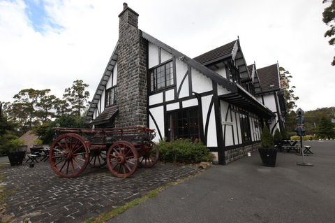Fox And Hounds Inn - Dentist Find 32