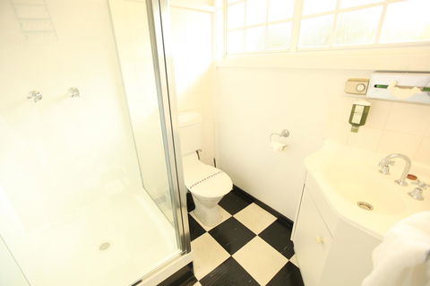 Fox And Hounds Inn - Dentist Find 17