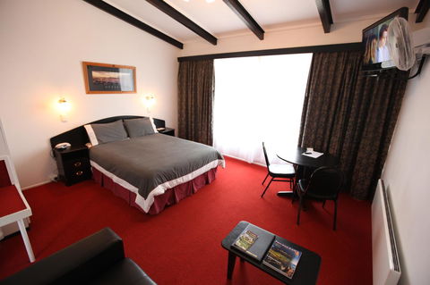 Fox And Hounds Inn - Dentist Find 16