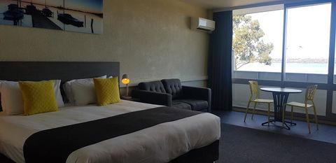 Comfort Hotel Bayside - Dentist Find 8