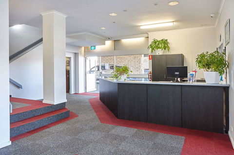 Comfort Hotel Bayside - Dentist Find 12