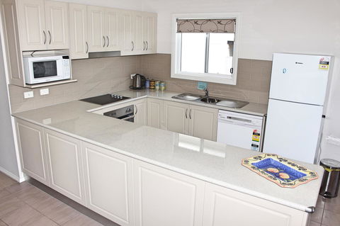 Front Row Beachfront - Dentists Australia 5