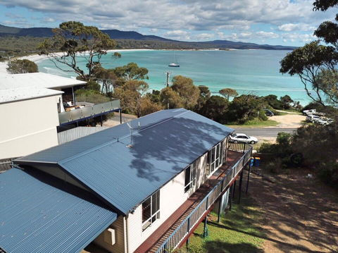 Front Row Beachfront - Dentists Australia 1