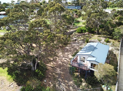 Front Row Beachfront - Dentists Australia 0