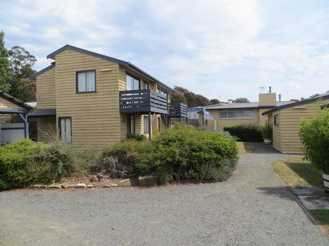 Orford Prosser Holiday Units - Dentists Australia 8