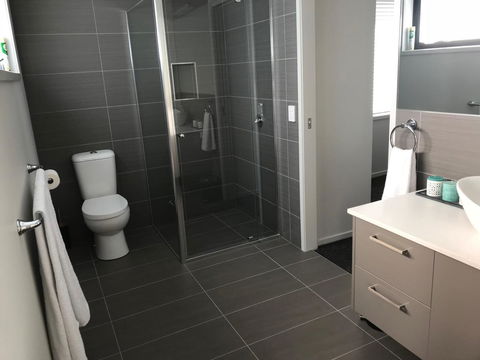 Self Contained Beach View Apartment - Dentist Find 10