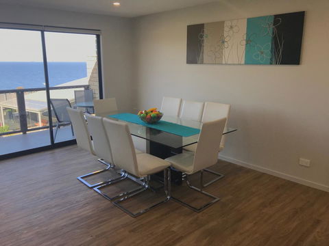 Self Contained Beach View Apartment - Dentist Find 3