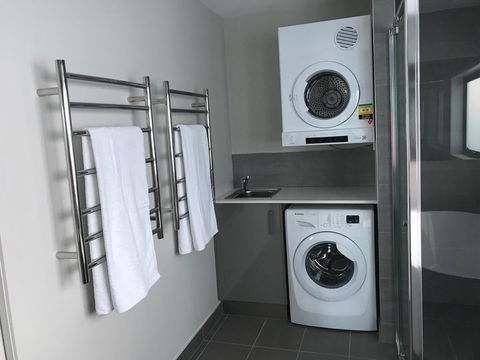 Self Contained Beach View Apartment - Dentist Find 14