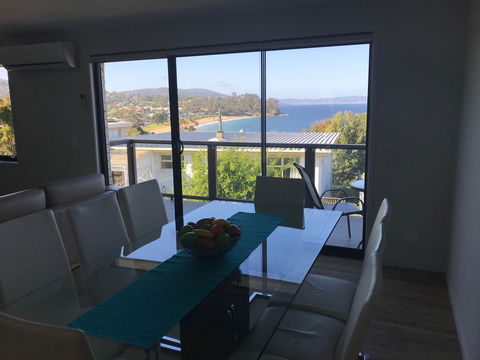 Self Contained Beach View Apartment - Dentist Find 2