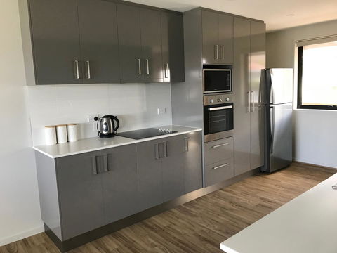 Self Contained Beach View Apartment - Dentist Find 7