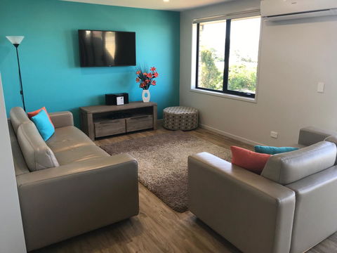 Self Contained Beach View Apartment - Dentist Find 4