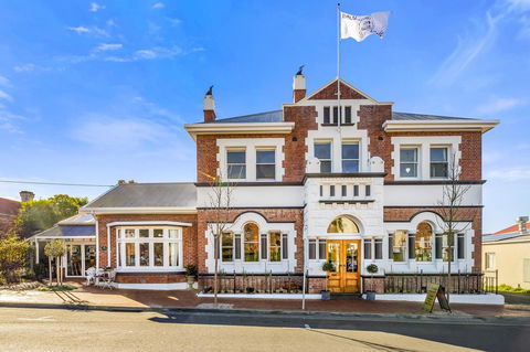 Cygnet Old Bank - Dentist Find 0