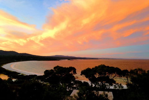 DOLPHIN LOOKOUT COTTAGE - Amazing Views Of The Bay Of Fires - Dentist Find 0