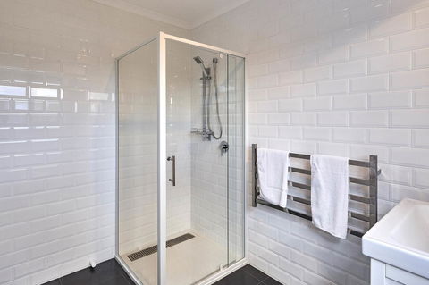 DOLPHIN LOOKOUT COTTAGE - Amazing Views Of The Bay Of Fires - Dentist Find 3