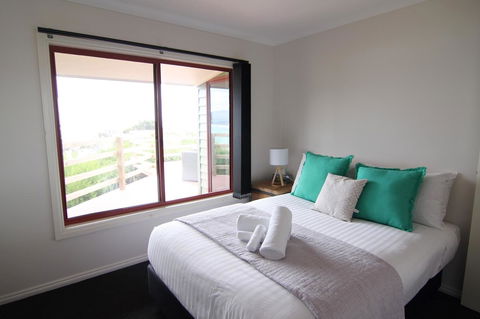 DOLPHIN LOOKOUT COTTAGE - Amazing Views Of The Bay Of Fires - Dentist Find 8