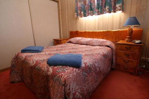 Regatta Point Tavern & Holiday Villas - Dentists Australia 44