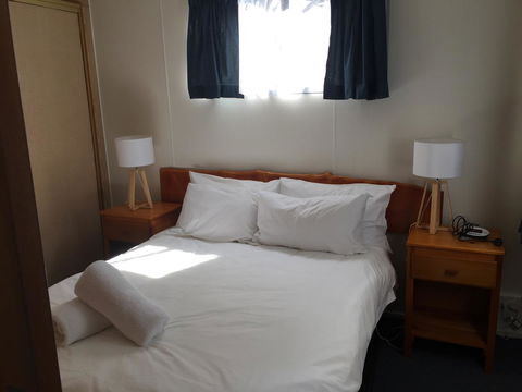 Regatta Point Tavern & Holiday Villas - Dentists Australia 25