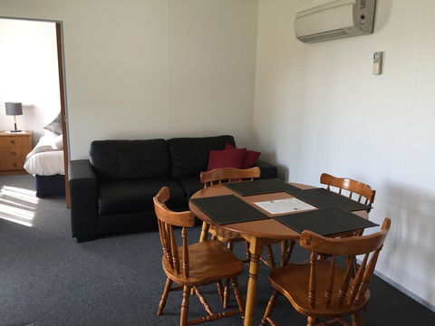 Regatta Point Tavern & Holiday Villas - Dentists Australia 18