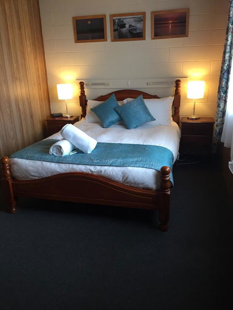 Regatta Point Tavern & Holiday Villas - Dentists Australia 7