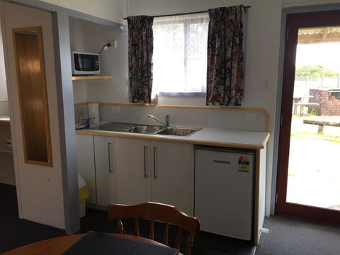 Regatta Point Tavern & Holiday Villas - Dentists Australia 17