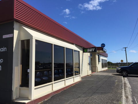 Regatta Point Tavern & Holiday Villas - Dentists Australia 16