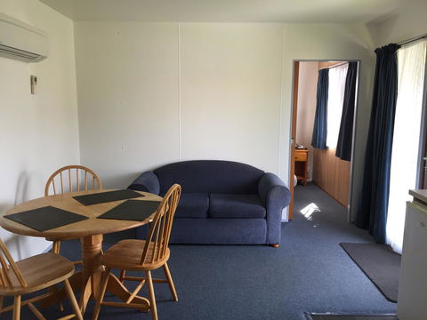Regatta Point Tavern & Holiday Villas - Dentists Australia 21