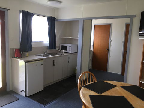 Regatta Point Tavern & Holiday Villas - Dentists Australia 1