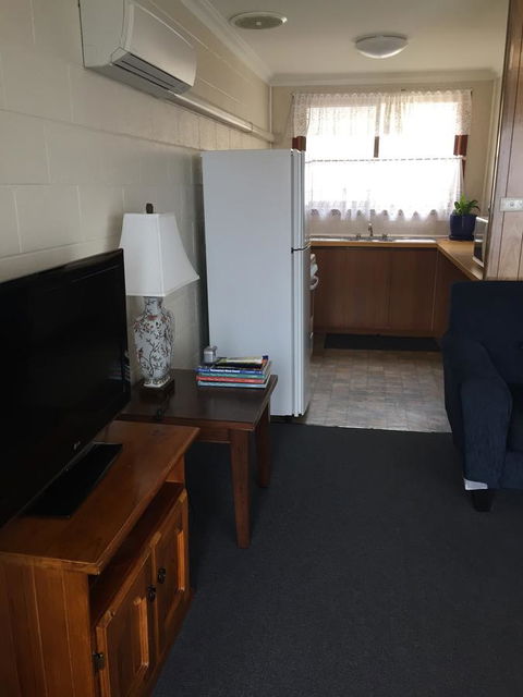 Regatta Point Tavern & Holiday Villas - Dentists Australia 6