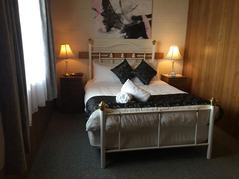 Regatta Point Tavern & Holiday Villas - Dentists Australia 14