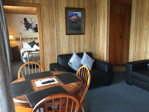 Regatta Point Tavern & Holiday Villas - Dentists Australia 13