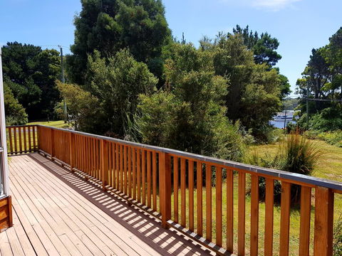 Regatta Point Tavern & Holiday Villas - Dentists Australia 32