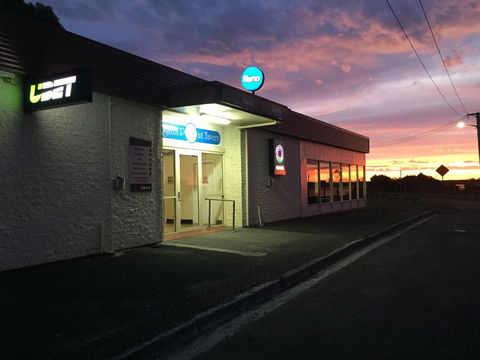 Regatta Point Tavern & Holiday Villas - Dentists Australia 9