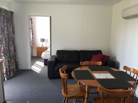 Regatta Point Tavern & Holiday Villas - Dentists Australia 22