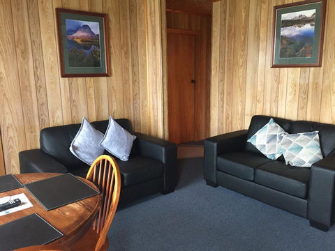 Regatta Point Tavern & Holiday Villas - Dentists Australia 11