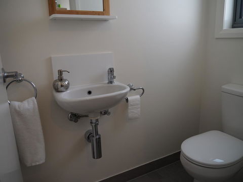 GRANITE BEACH HOUSE @ Bay Of Fires - Dentists Australia 13