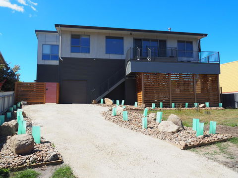 GRANITE BEACH HOUSE @ Bay Of Fires - Dentists Australia 15