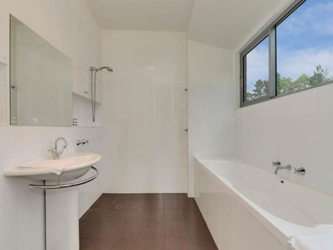 Cloudy Bay Lagoon Estate - Dentist Find 14