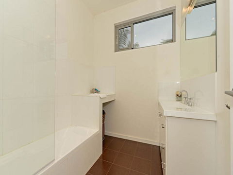 Cloudy Bay Lagoon Estate - Dentist Find 15