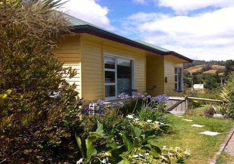 Eden Orchard & Farmstay - Dentist Find 1