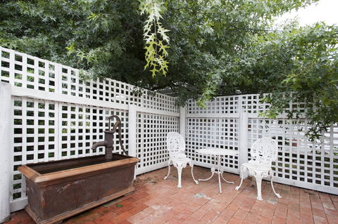 White Dove Cottage Bed And Breakfast - Dentist Find 8