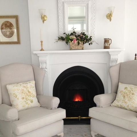 White Dove Cottage Bed And Breakfast - Dentist Find 1