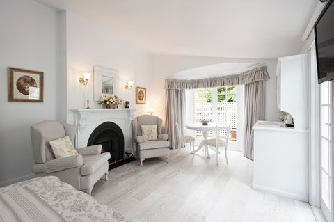 White Dove Cottage Bed And Breakfast - Dentist Find 2