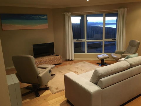 Villa 2 Bay Of Fires - Dentist Find 3