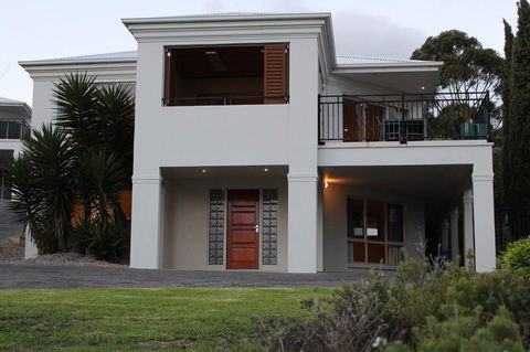 Villa 2 Bay Of Fires - Dentist Find 7