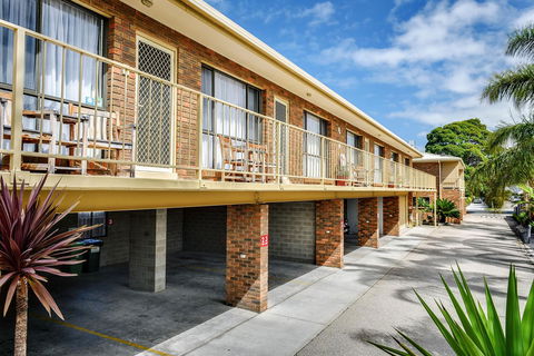 Allambi Holiday Apartments - Dentist Find 18