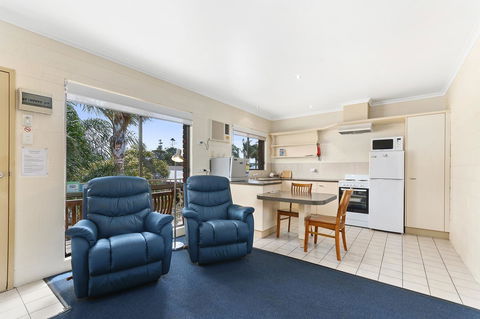 Allambi Holiday Apartments - Dentist Find 9