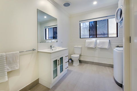 Allambi Holiday Apartments - Dentist Find 35